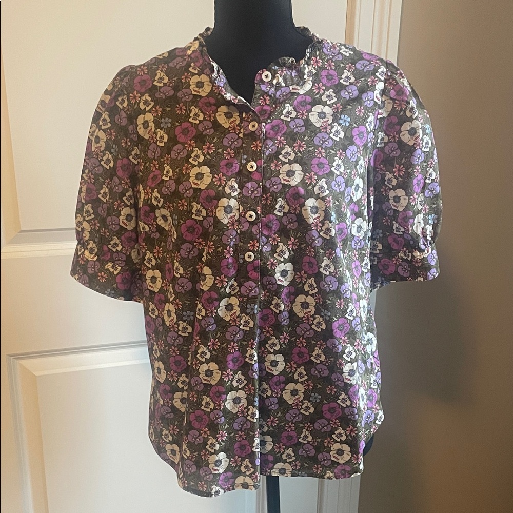 Talbots Floral Button-Up Blouse Size Medium